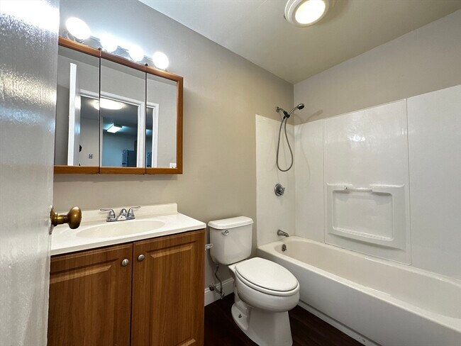 Building Photo - 174 High St