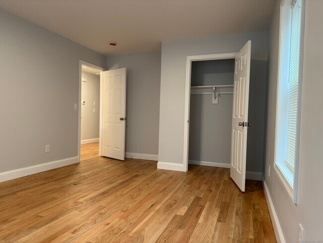 Building Photo - 755 Hart St