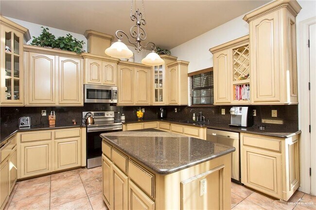 Building Photo - 3805 San Clemente