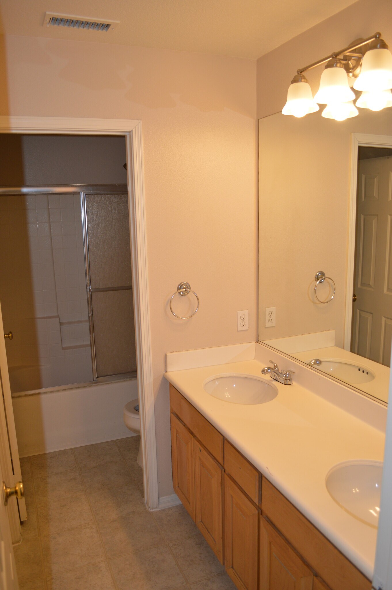 Building Photo - 948 Villa Montes Cir