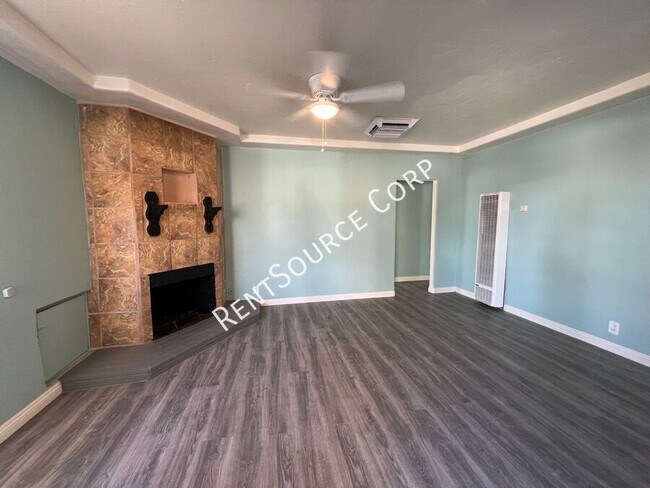 Building Photo - 808 Arville Ave