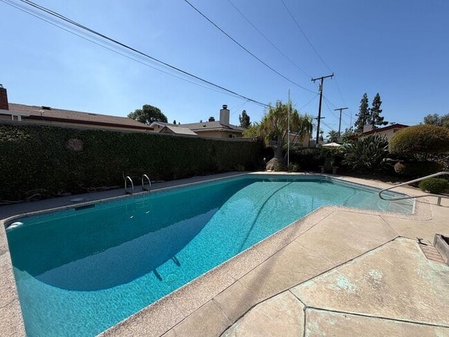 Building Photo - Beautiful 4-Bedroom Home in the Heart of Covina!