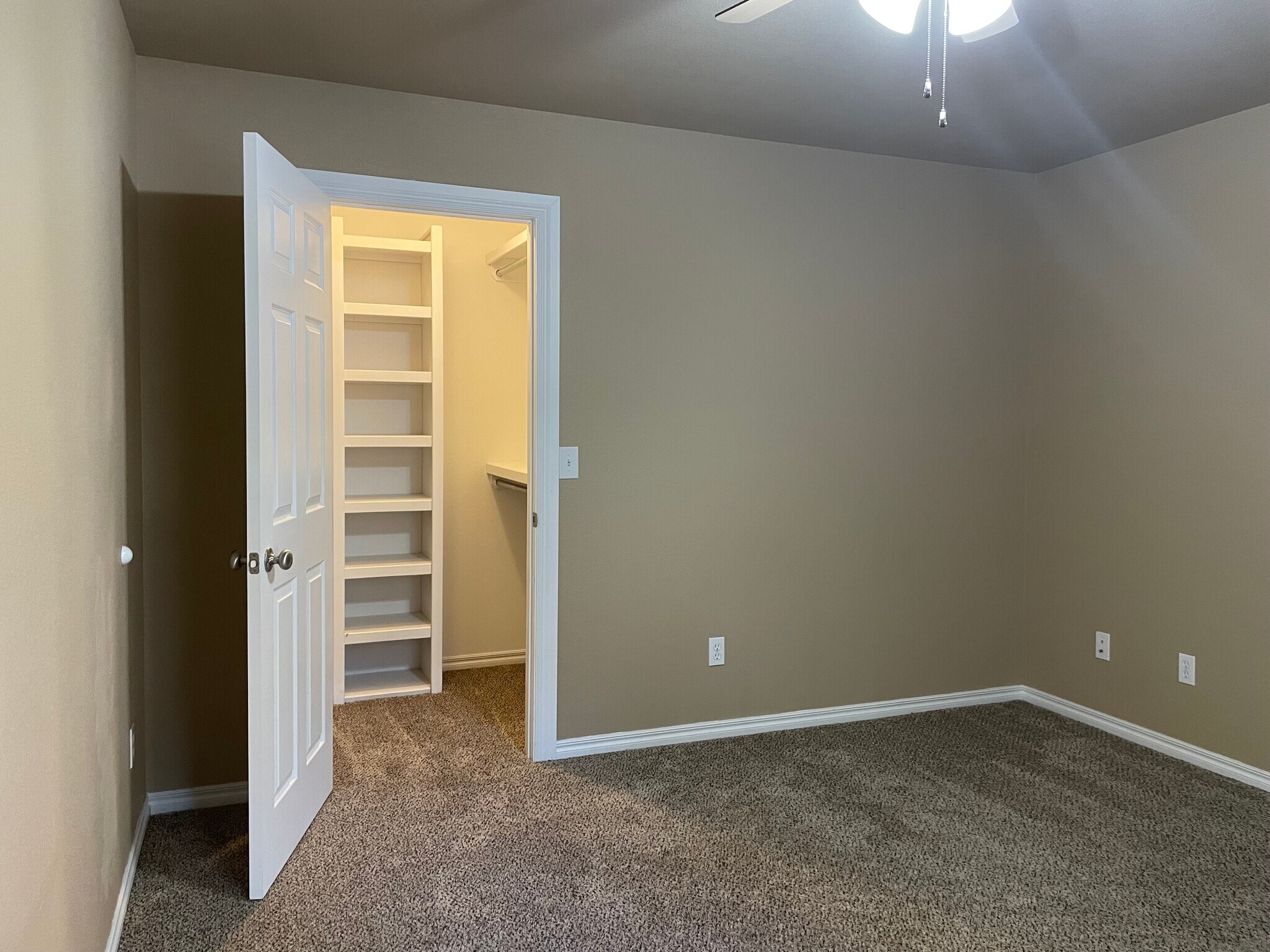 walkin closet - 610 Rolling Hills Dr