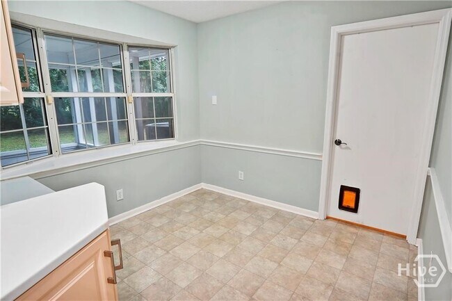 Building Photo - 115 Phyllis Dr