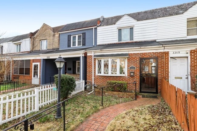 Building Photo - 3351 Clay St NE