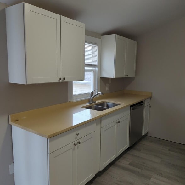 Building Photo - 220 Grandview Ave