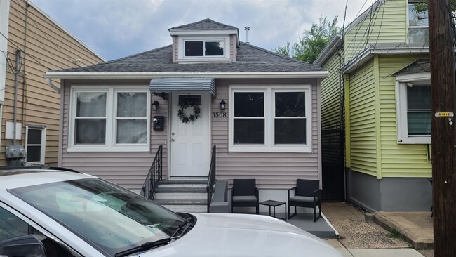 Building Photo - 1508 38th St