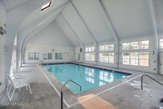 Building Photo - 332 Village Dr