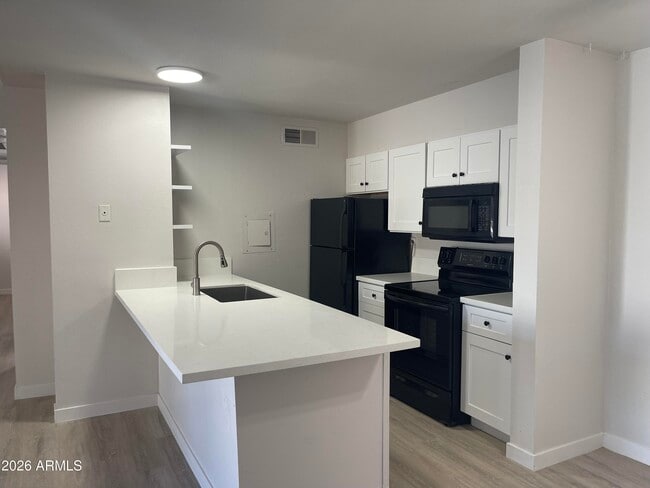 Building Photo - 8055 E Thomas Rd