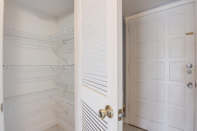 Building Photo - 4272 Deste Ct