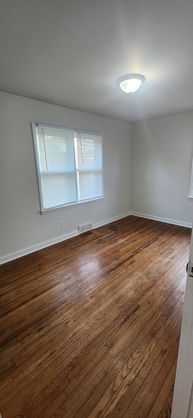 Building Photo - 1209 Parkway Dr