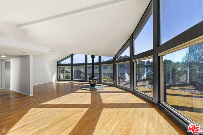 Primary Photo - 3540 Berry Dr