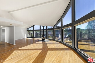 Building Photo - 3540 Berry Dr