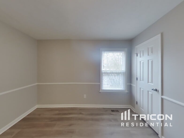 Building Photo - 362 Park Ct N