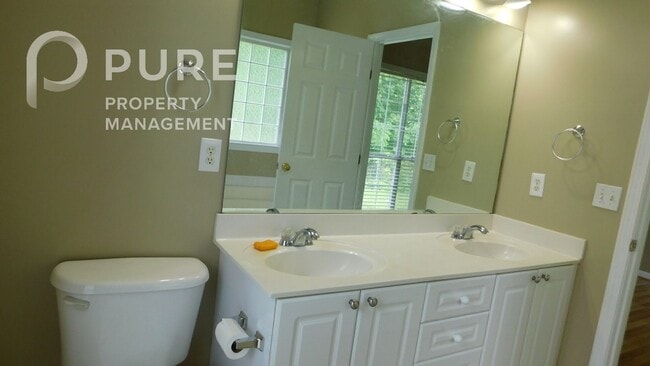 Building Photo - 632 Forest Lakes Dr