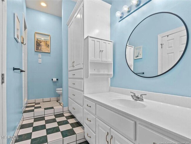 Building Photo - 1114 4 Wood Dr