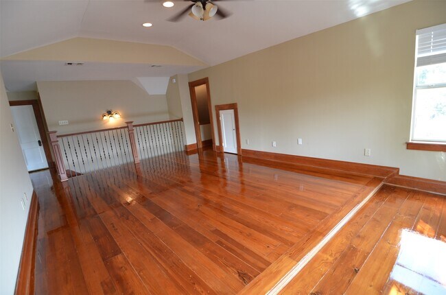 Building Photo - 1615 Houston Ave