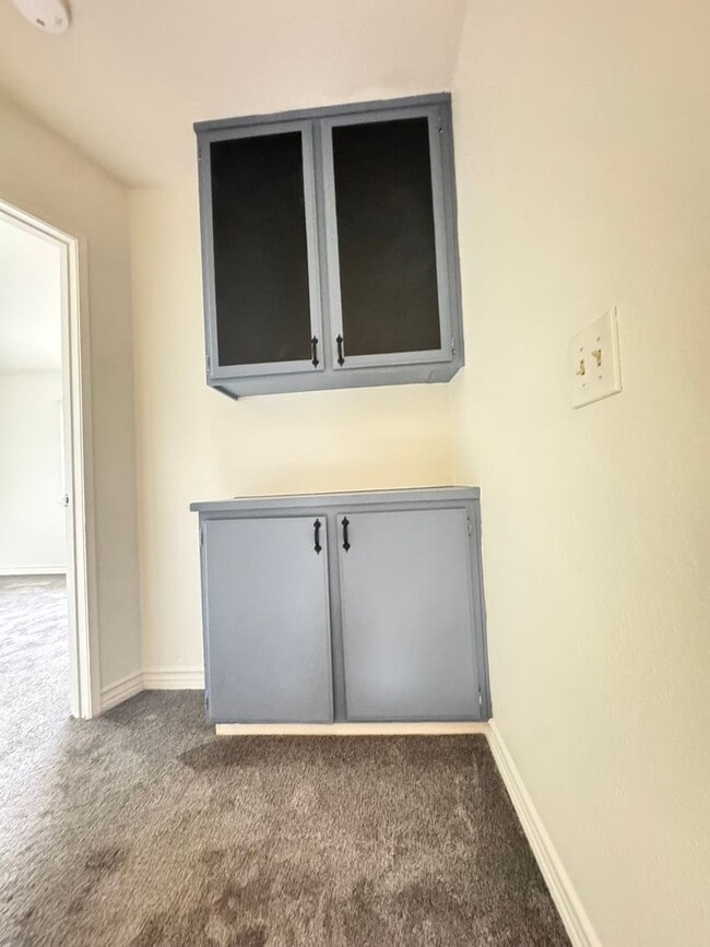 Building Photo - Welcome home to this charming and cozy corner-unit condo in the heart of Rancho Cucamonga!