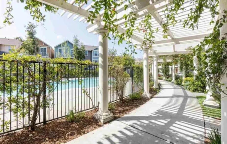 Building Photo - 4463 Hyde Cmn