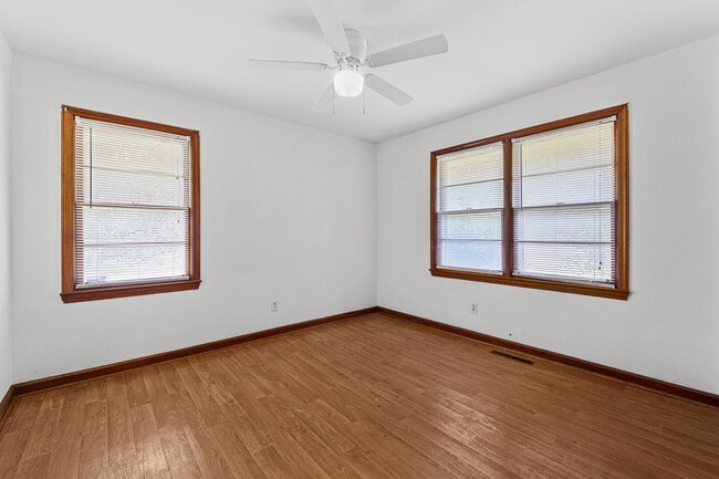 Building Photo - 1457 Columbia Hwy N