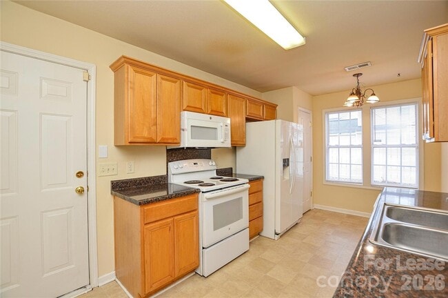 Building Photo - 8415 Spirea Ct