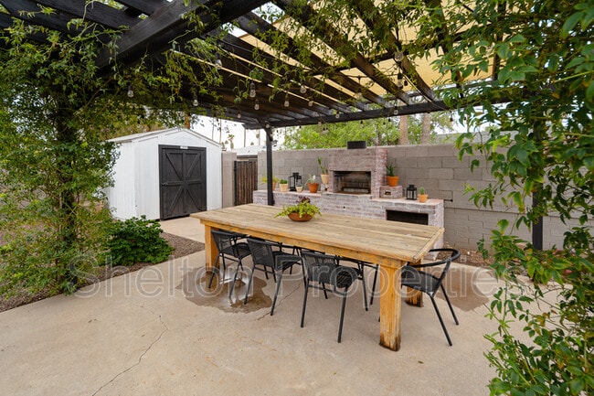 Building Photo - 1731 W Highland Ave