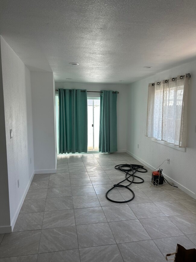 Building Photo - 25888 Juniper St