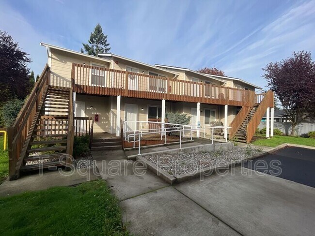 Building Photo - 717 Cedar Ave