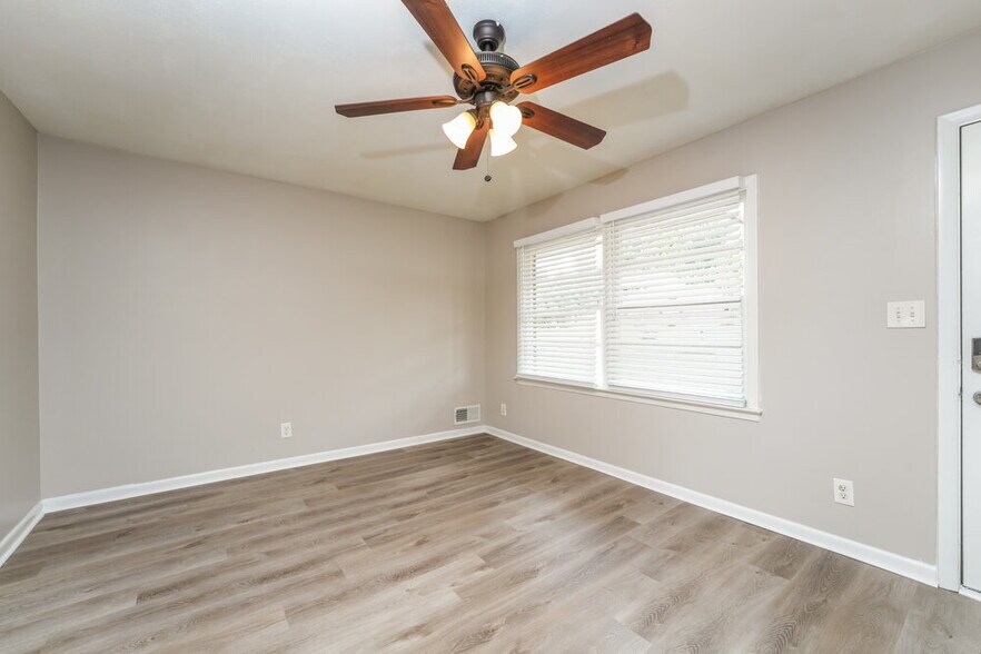 Building Photo - 1228 Weston Dr