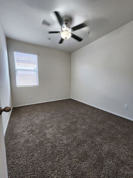 Building Photo - 1058 W Chimes Tower Dr