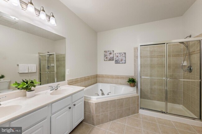Building Photo - 10205 Wincopin Cir