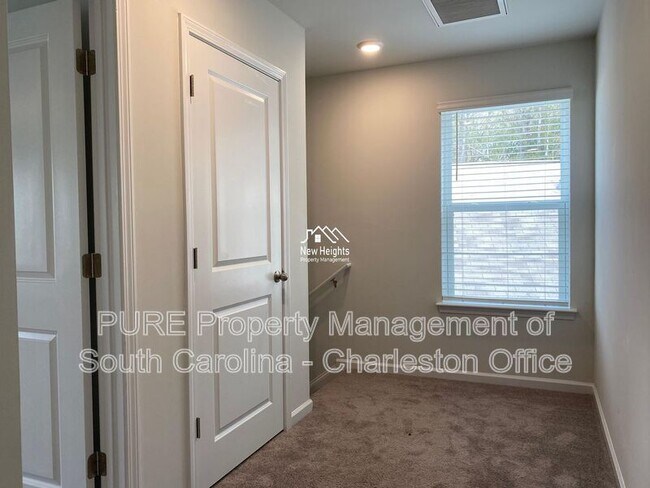 Building Photo - 2641 Alamanda Dr