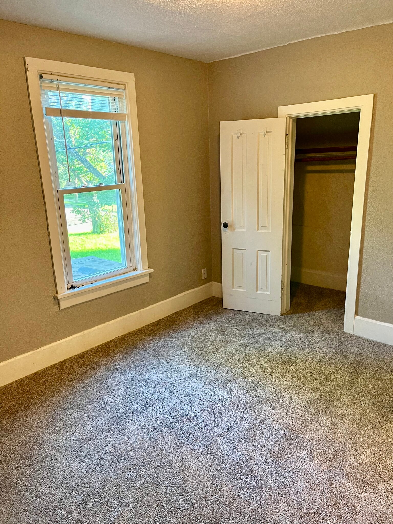 Building Photo - 729 W Cavour Ave