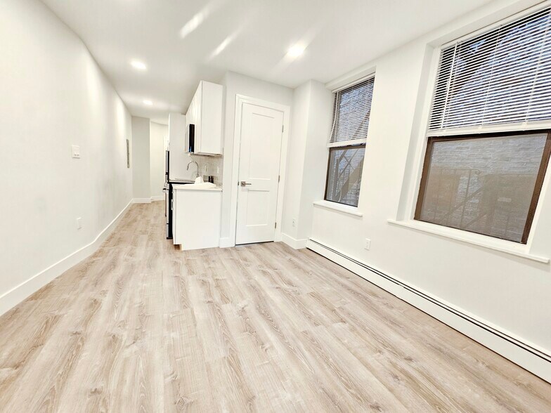 Building Photo - 40 Joy St