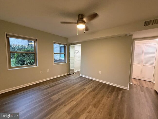 Building Photo - 30 Canterbury Square