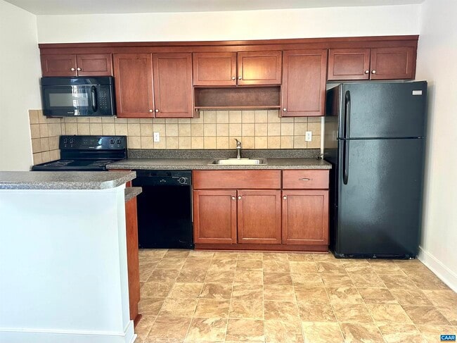 Building Photo - 875 Fountain Ct