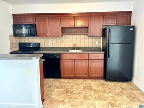 Building Photo - 850 Fountain Ct