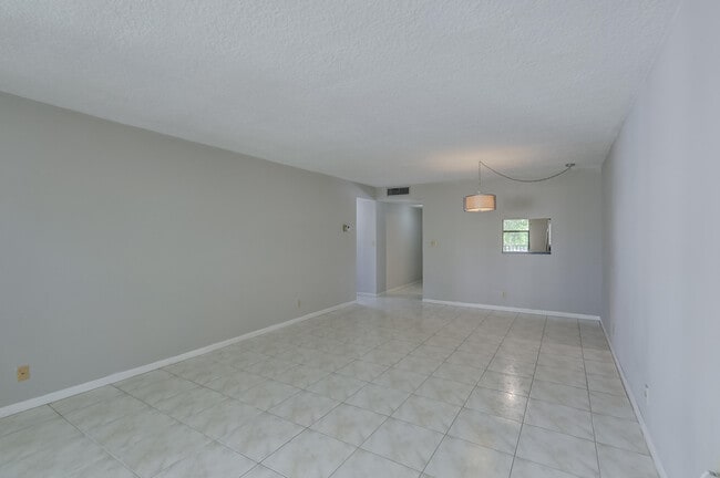 Building Photo - 6751 N University Dr