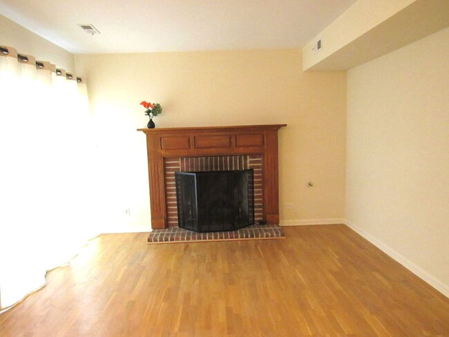 Building Photo - 112 Sarahs Grove Ln