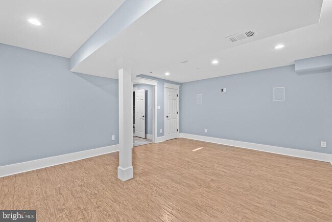 Building Photo - 46564 Hampshire Station Dr