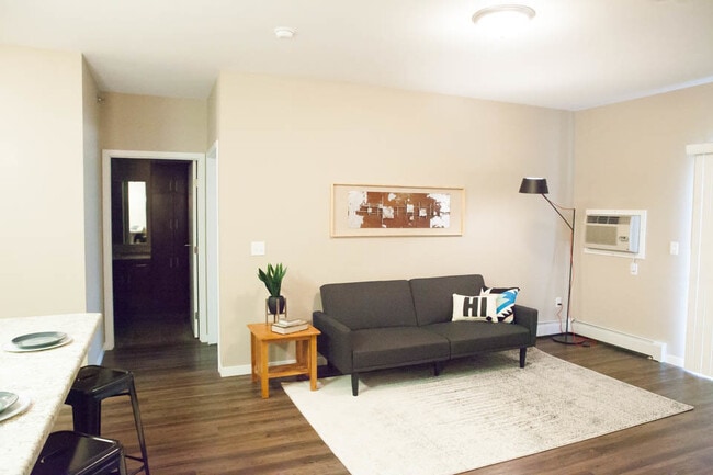 Building Photo - Northtown Crossing - Pet Friendly, Student...