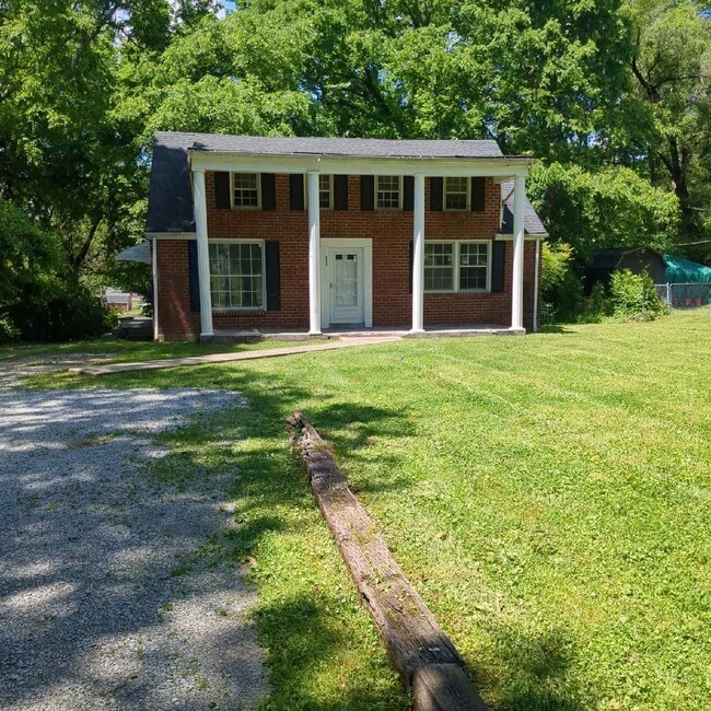 Building Photo - 325 Lawndale Dr