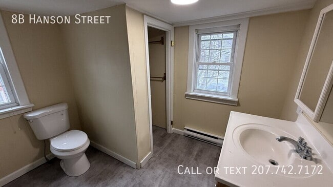 Building Photo - 8 Hanson St