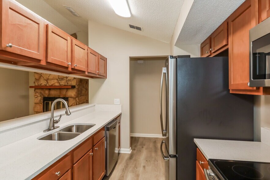 Building Photo - 6847 Coralberry Ln
