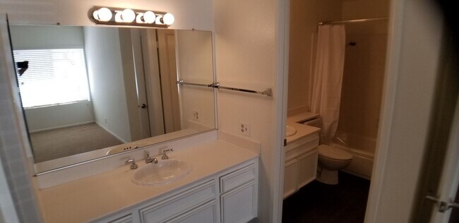 Building Photo - Corsica Villas Condo!
