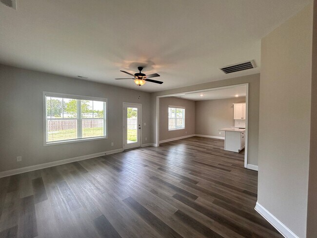Building Photo - The Landing at Lewis Creek | 4 bedrooms, 2.5 baths