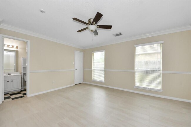 Building Photo - 10214 White Oak Trail Ln