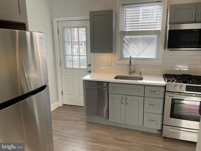 Building Photo - 760 W Railroad Ave