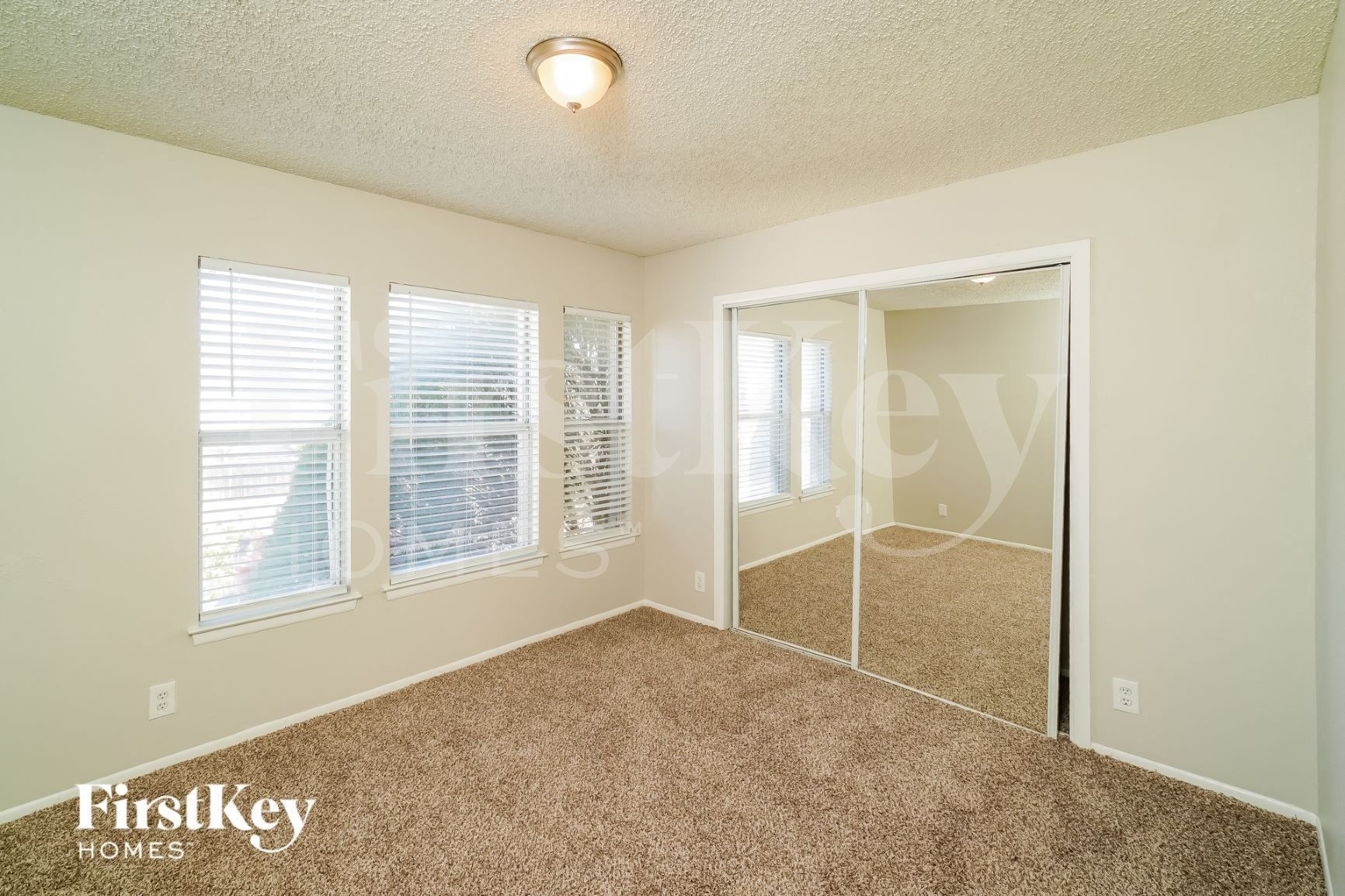 Building Photo - 14219 N Hills Village Dr