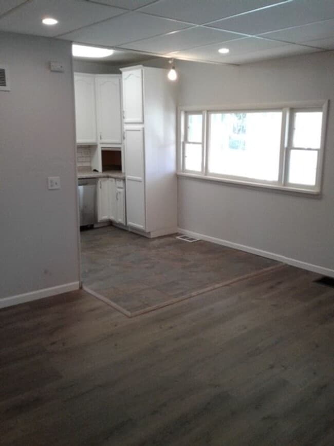 Building Photo - Beautiful 3 bed / 1 bath home on corner lot with attached garage in quiet Sparta neighborhood!